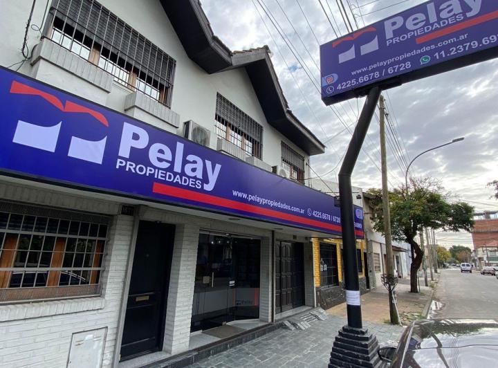 EN BUENA UBICACION Y ESTADO DUPLEX 4 AMB CON PATIO Y TERRAZA EN AVELLANEDA-GERLI