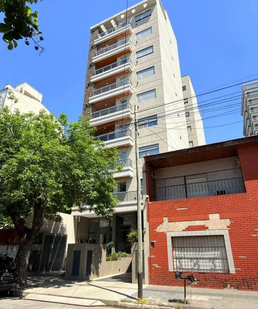 EN VENTA DPTO 3 AMB CON COCHERA, BALCON Y PARRILLA EN LANUS 2