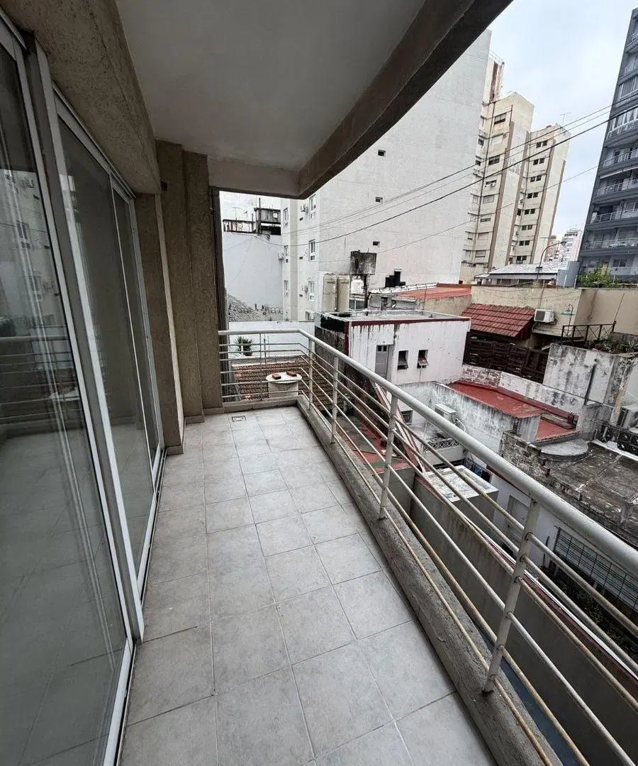 EN ALQUILER DPTO 2 AMB CON BALCON EN EDIF CONTRAFTE EN LANUS O (037) 5