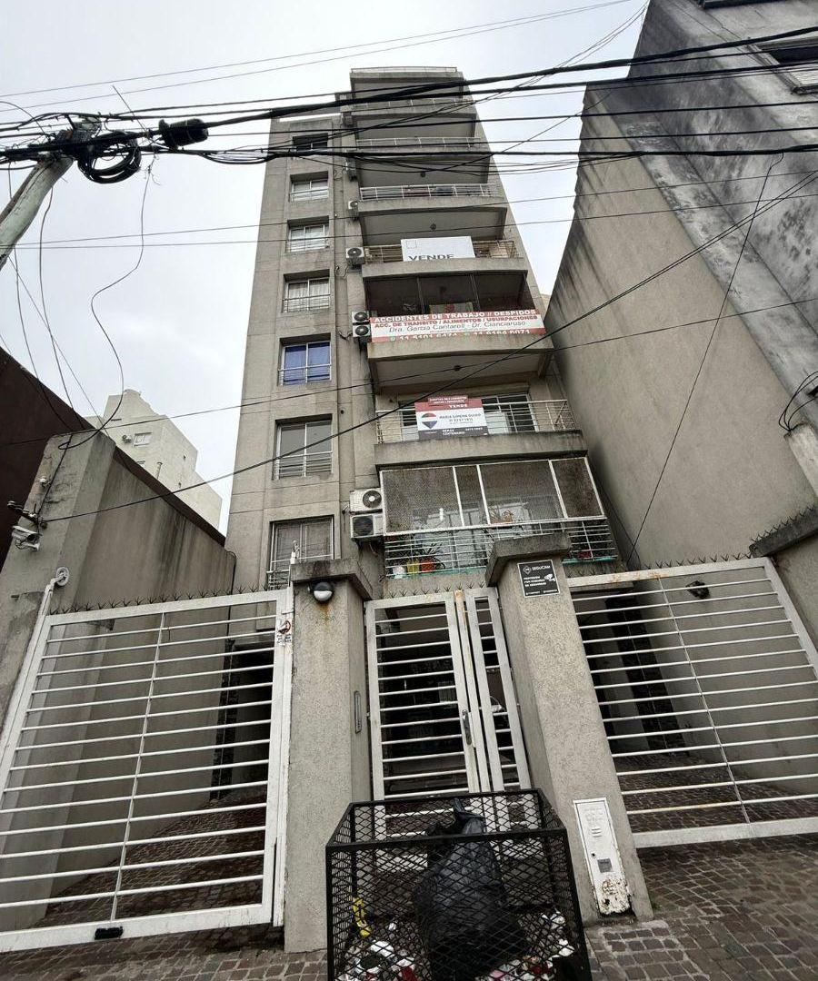 EN ALQUILER DPTO 2 AMB CON BALCON EN EDIF CONTRAFTE EN LANUS O (037)