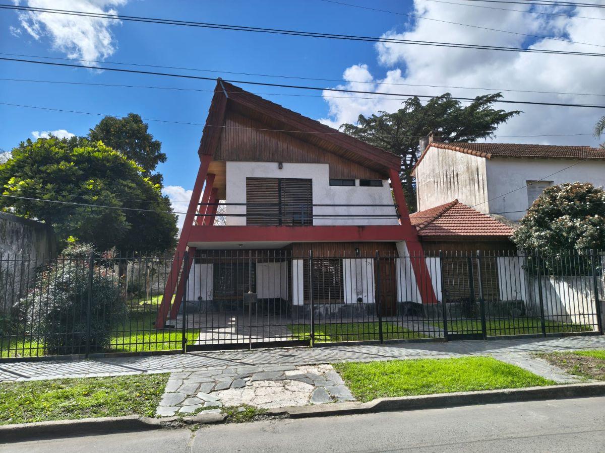 Foto de EN VENTA CHALET 5 AMB CON JARDIN, GGE, FDO LIBRE, QUINCHO Y PILETA EN, imagen 2