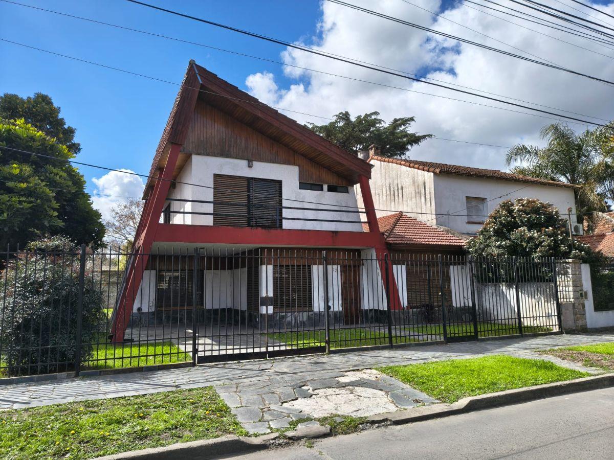 Foto de EN VENTA CHALET 5 AMB CON JARDIN, GGE, FDO LIBRE, QUINCHO Y PILETA EN, imagen 1