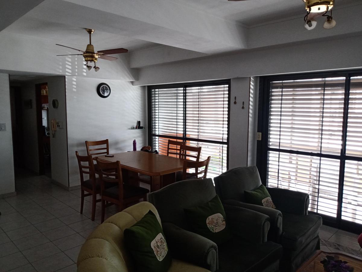 Venta de Departamento de 3 Dorm.. 2