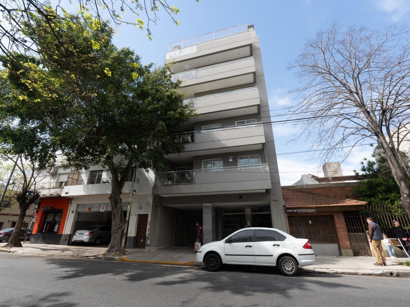 Foto de 3 AMB EN SEMI PISO CONTRA FRENTE CON PATIO 8.40 X 3.95MTS, imagen 1
