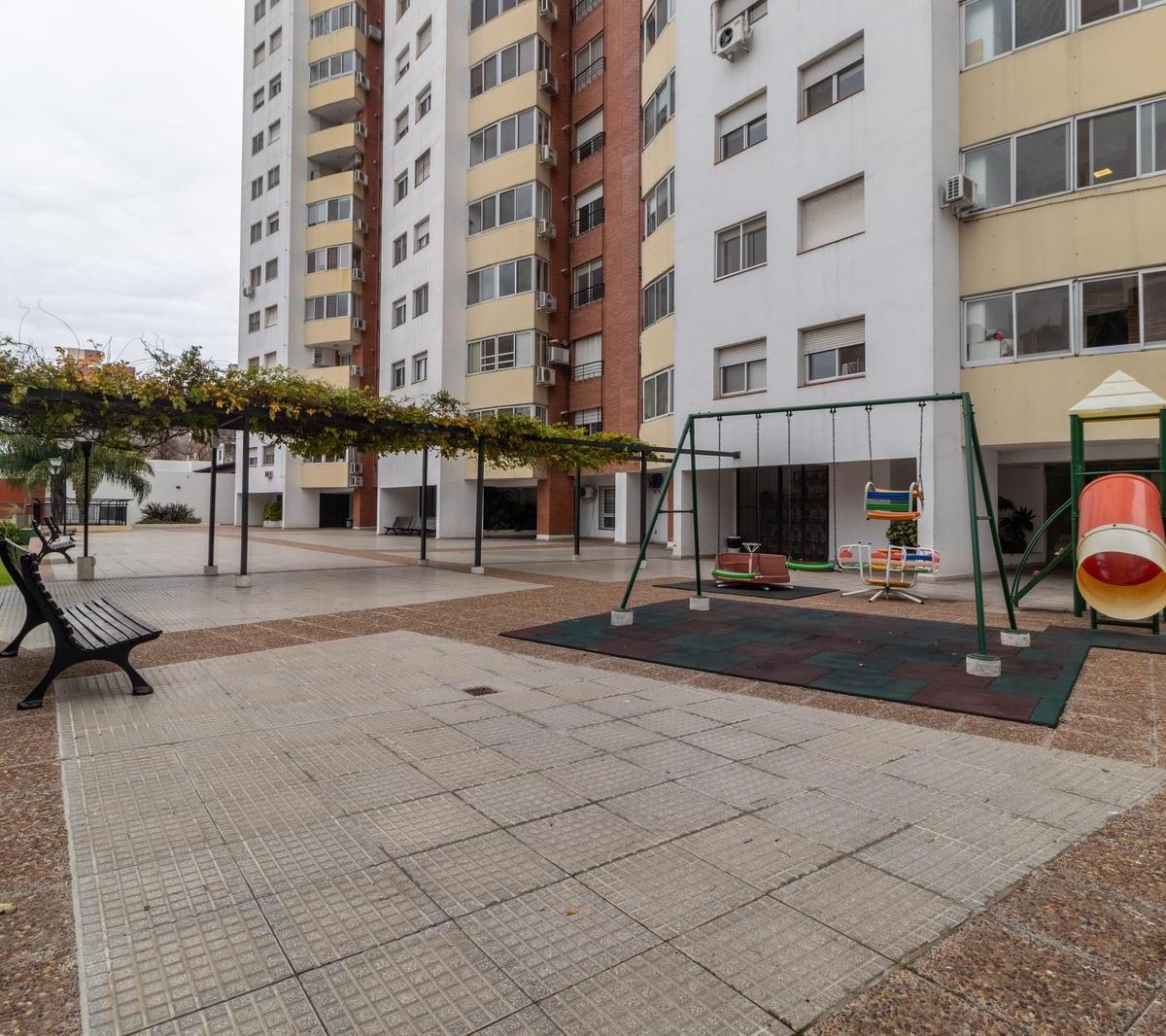 Departamento Tres Dorm. / Cochambamba 1700 2
