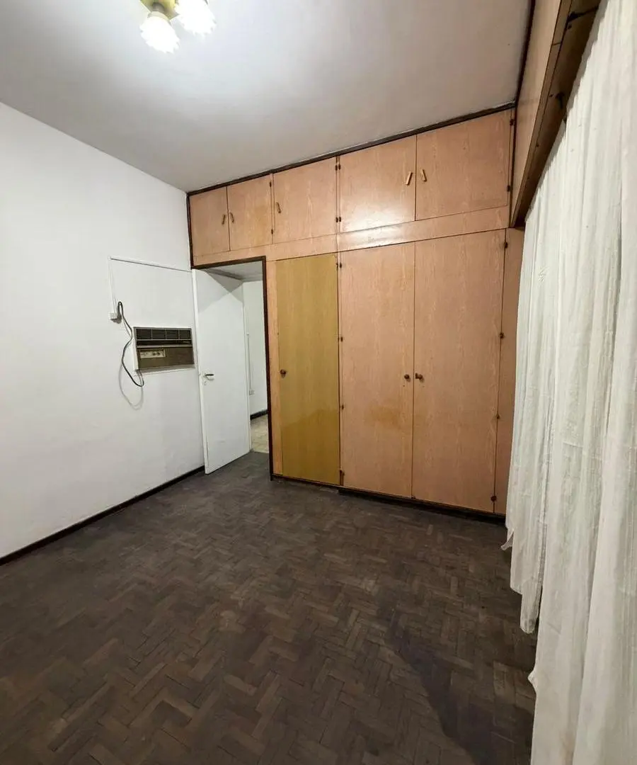 CASA PLANTA ALTA  UN DORMITORIOS / PERON 5200 4