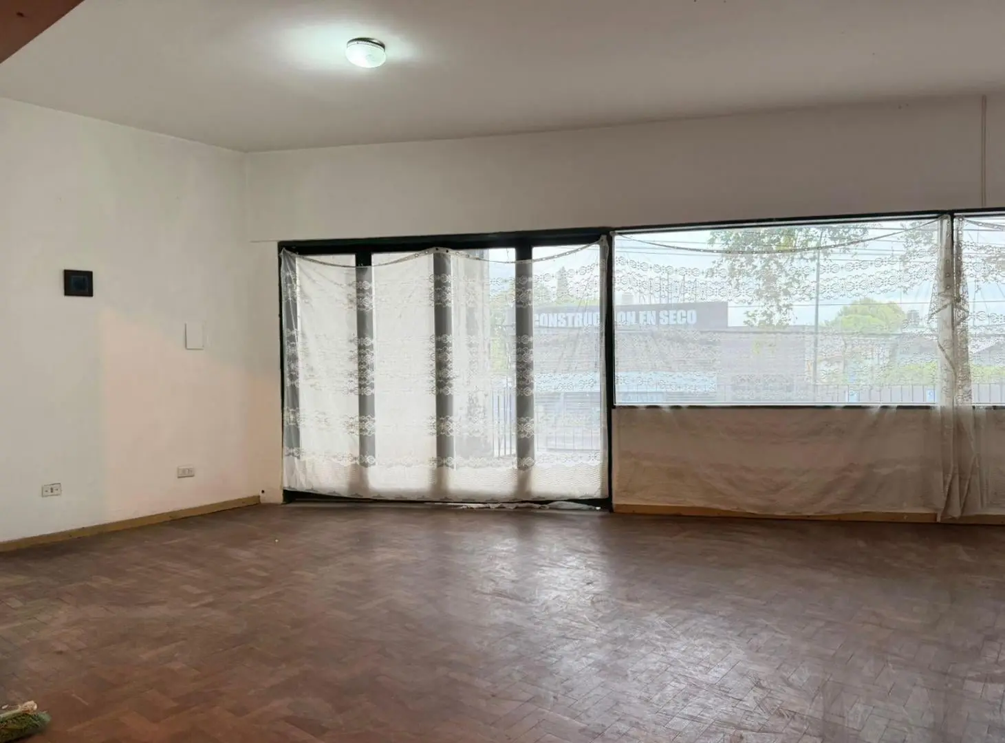 CASA PLANTA ALTA UN DORMITORIOS / PERON 5200 3
