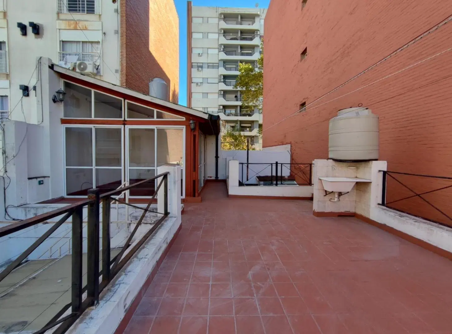 CASA TRES DORMITORIOS / RODRIGUES 900 4