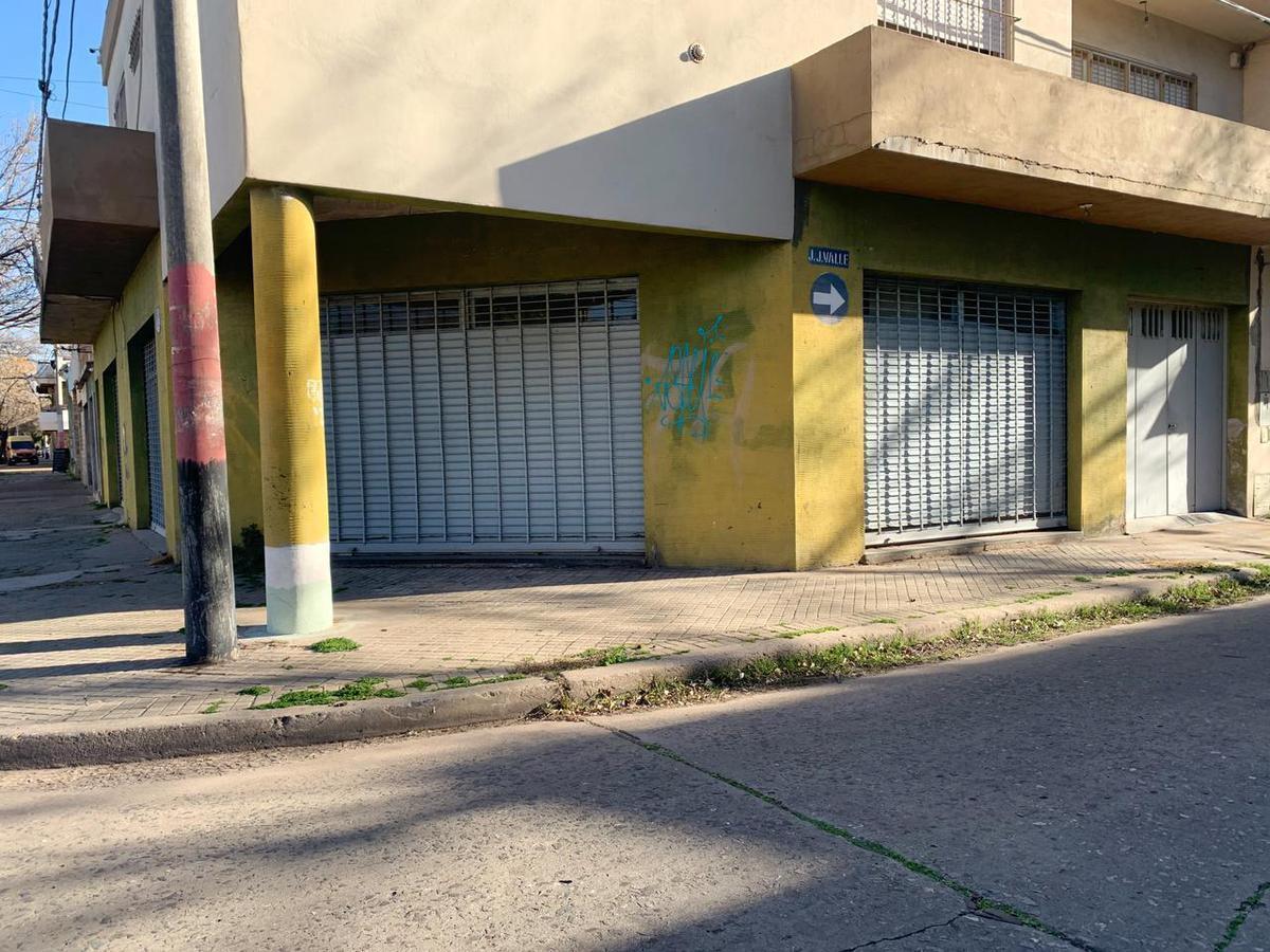 LOCAL COMERCIAL EN ESQUINA / CONSTITUCION 1870