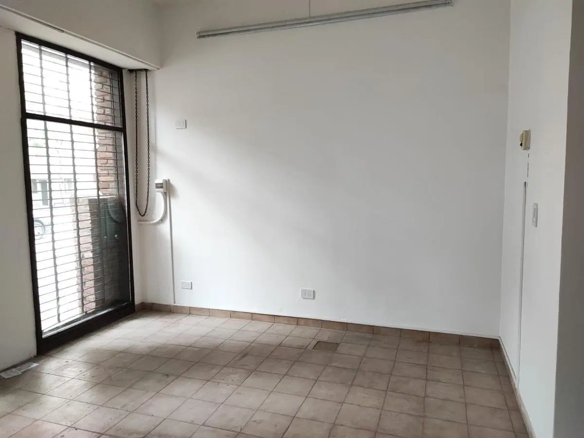 LOCAL COMERCIAL / MORENO 400 1