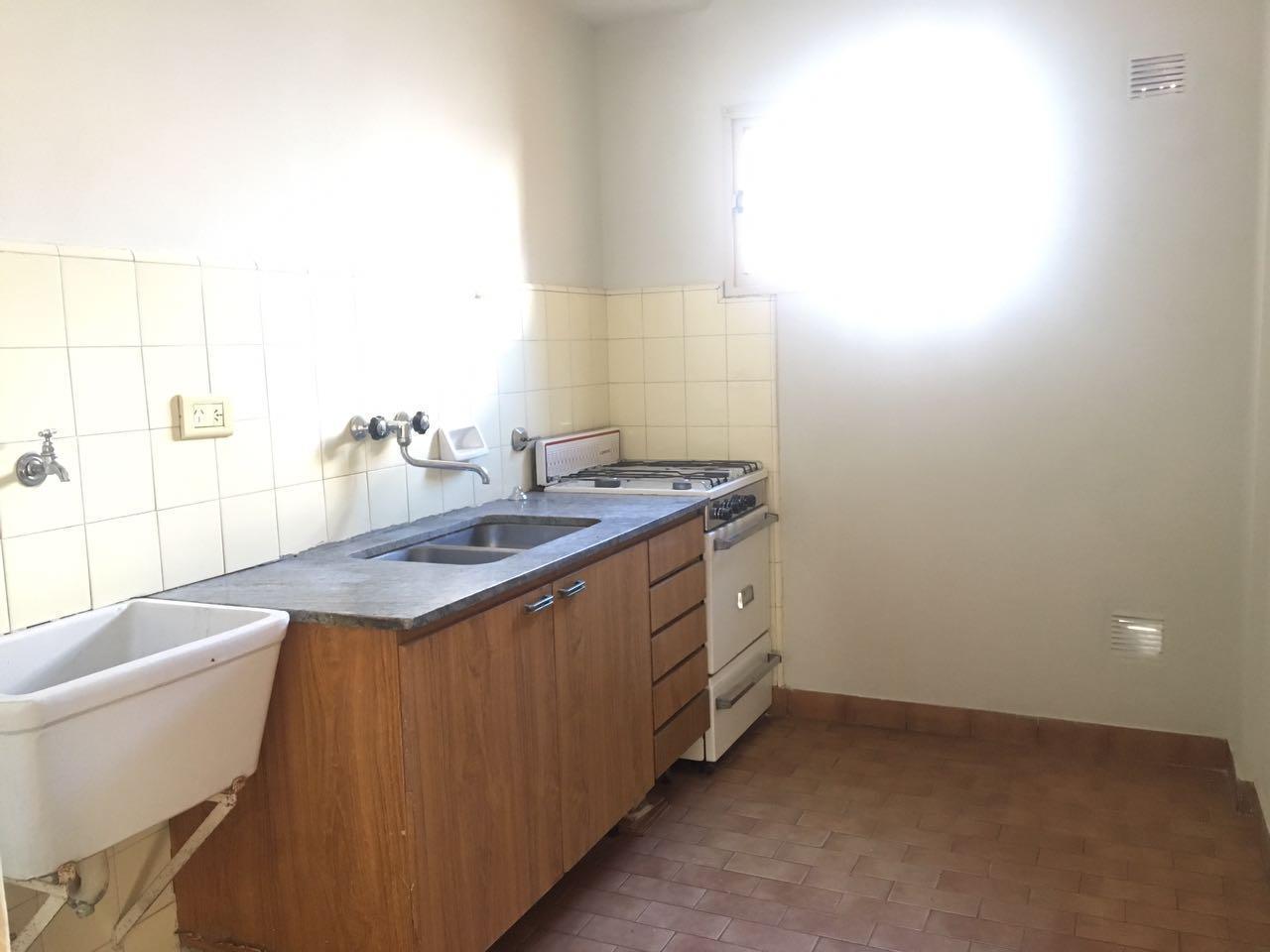 Foto de DEPARTAMENTO UN DORMITORIO / BALCARCE 1100, imagen 3