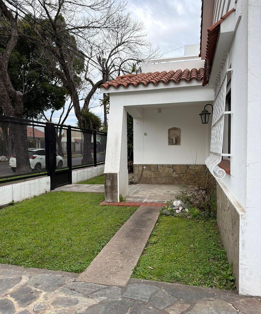 CASA TRES DORMITORIOS / MARTIN FIERRO 500
