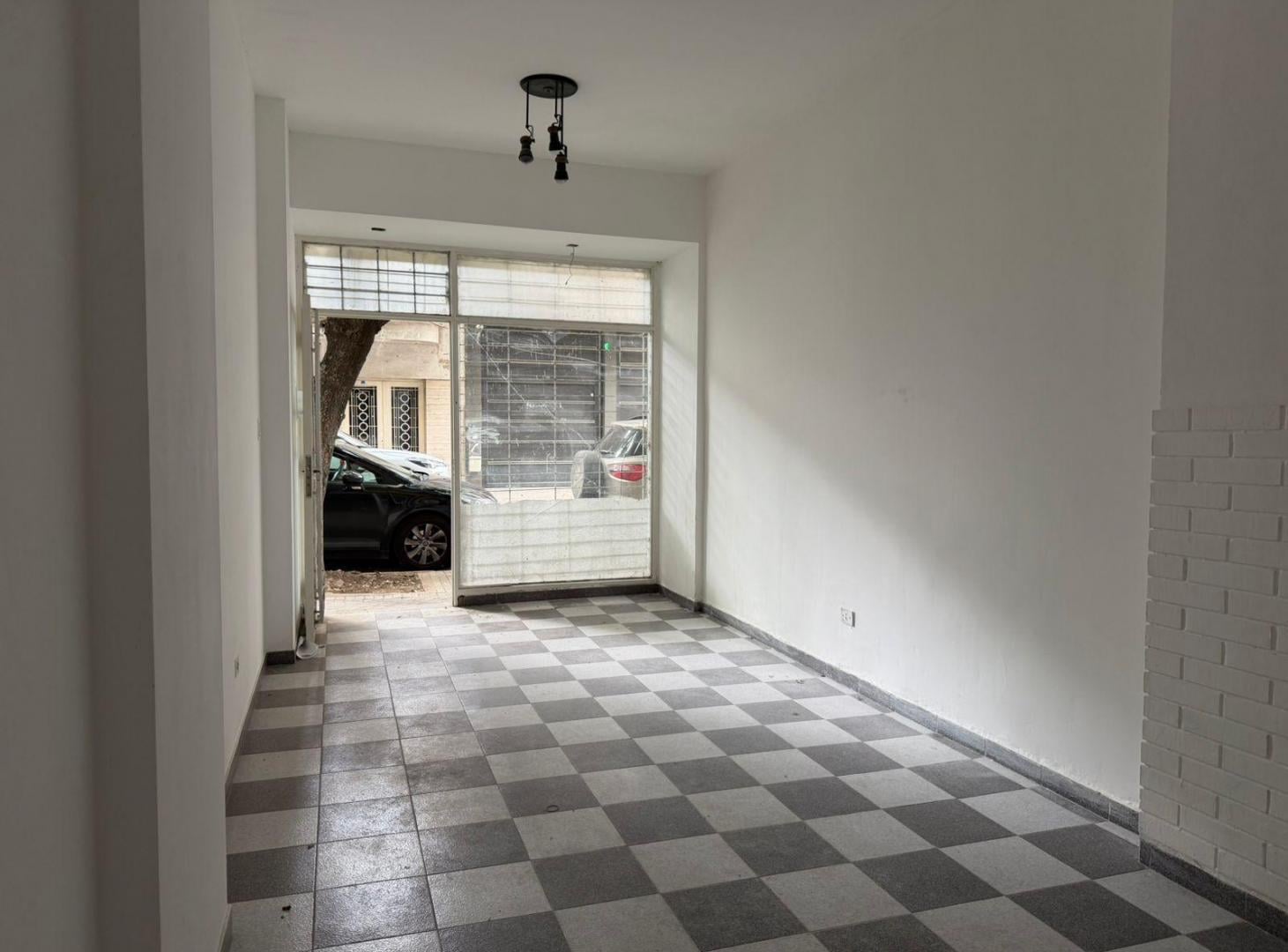 Foto de LOCAL COMERCIAL / MONTEVIDEO 1000, imagen 1