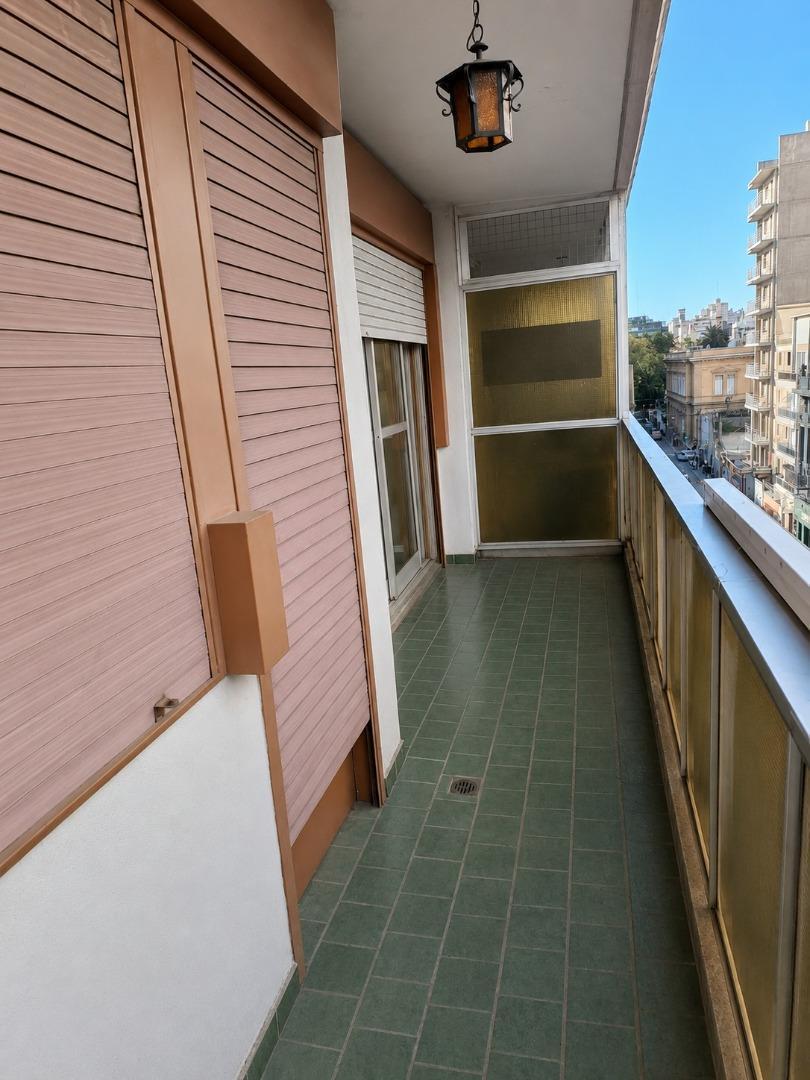 DOS DORMITORIOS BALCON 3 BAÑOS CORRIENTES 1200
