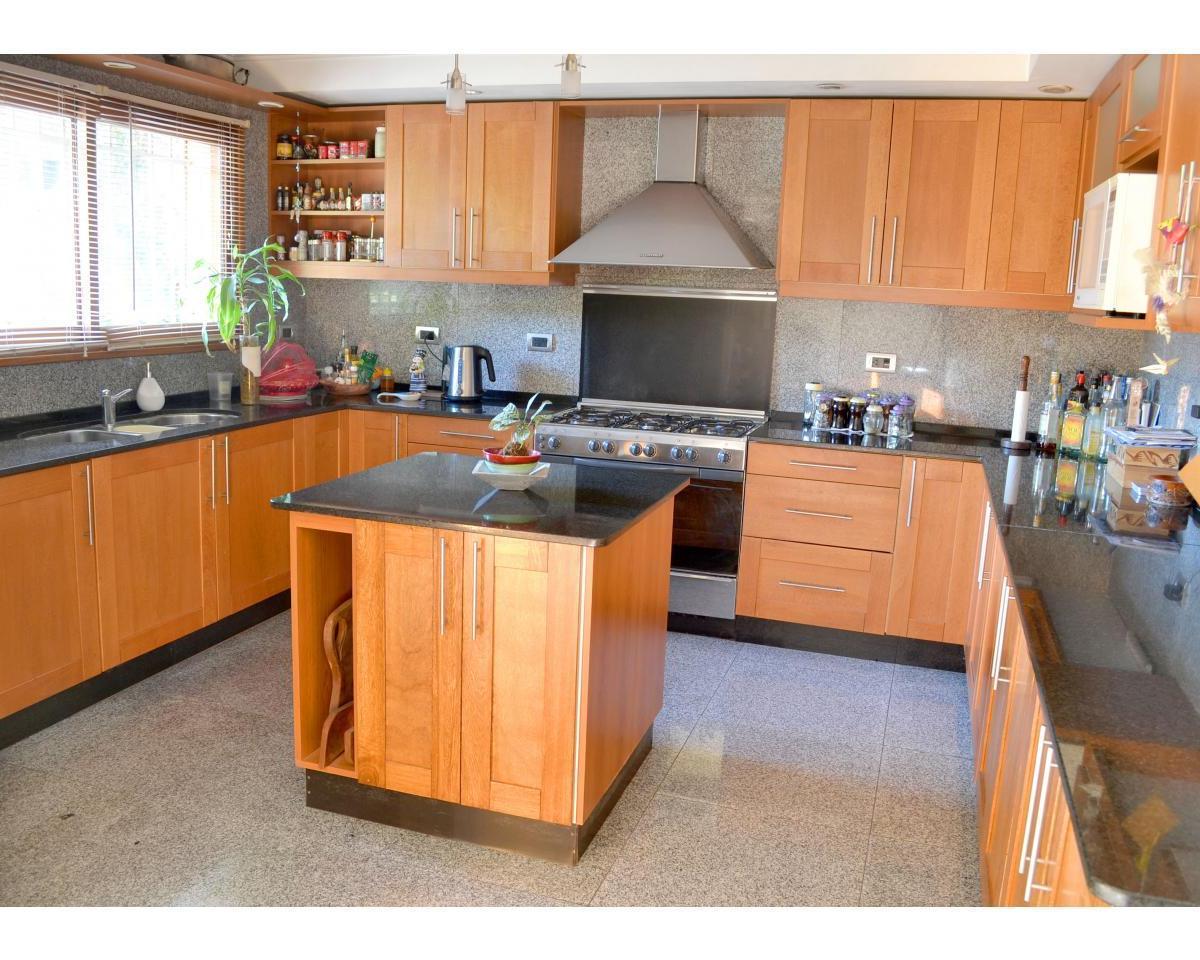 Venta Importante Casa 4 Dorm. Alberdi 1