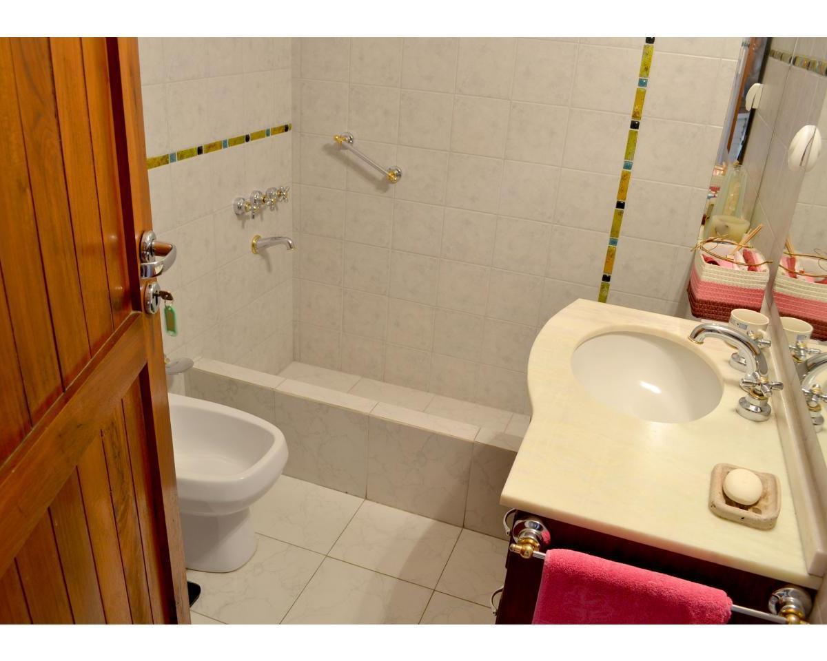 Venta Importante Casa 4 Dorm. Alberdi 2