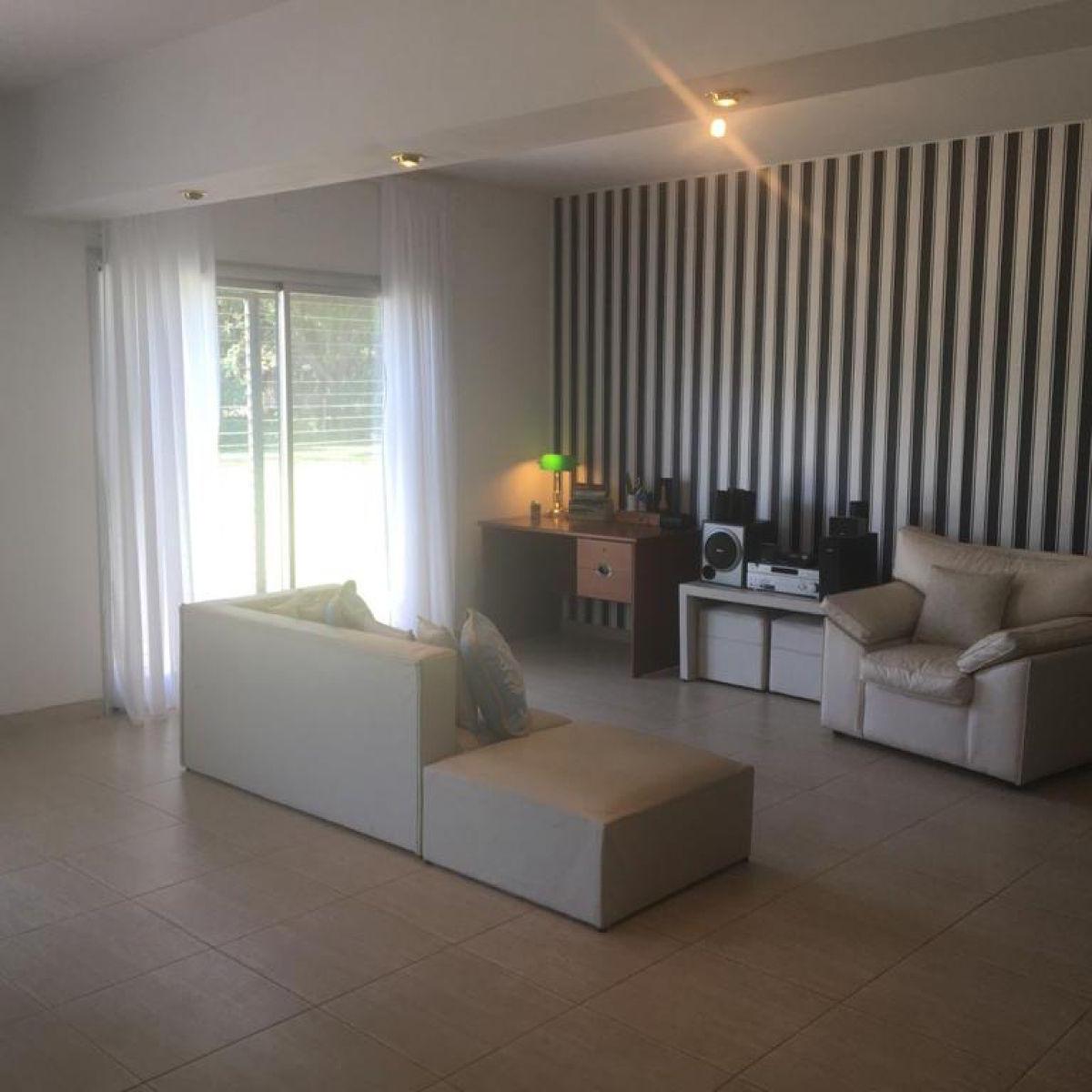 Venta Casa Dos Dorm. con Piscina Ibarlucea Barrio Terruño 1