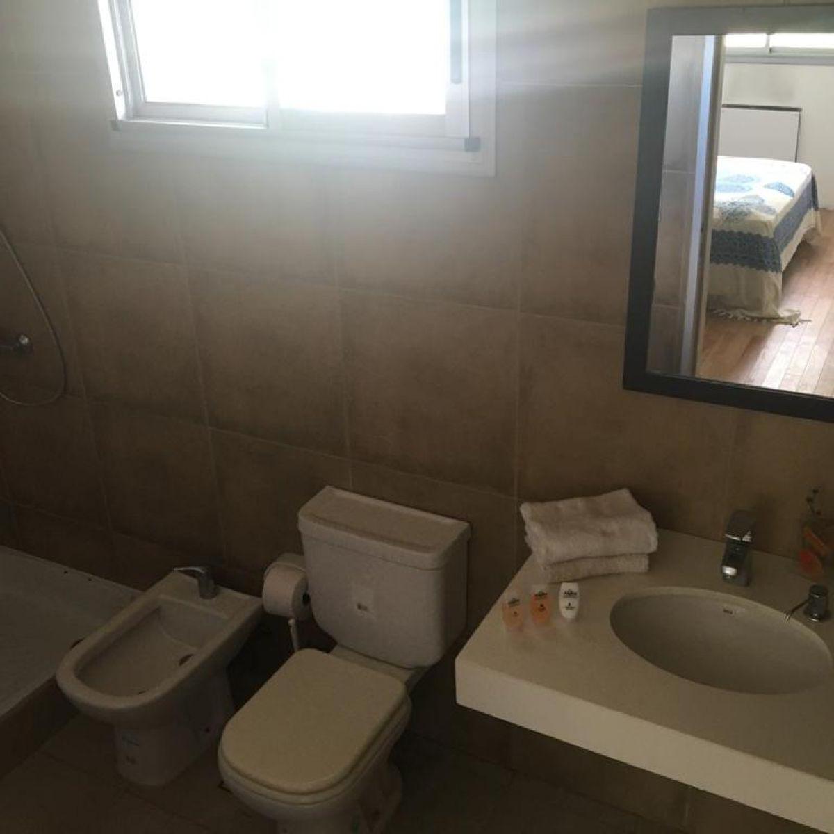 Venta Casa Dos Dorm. con Piscina Ibarlucea Barrio Terruño 4