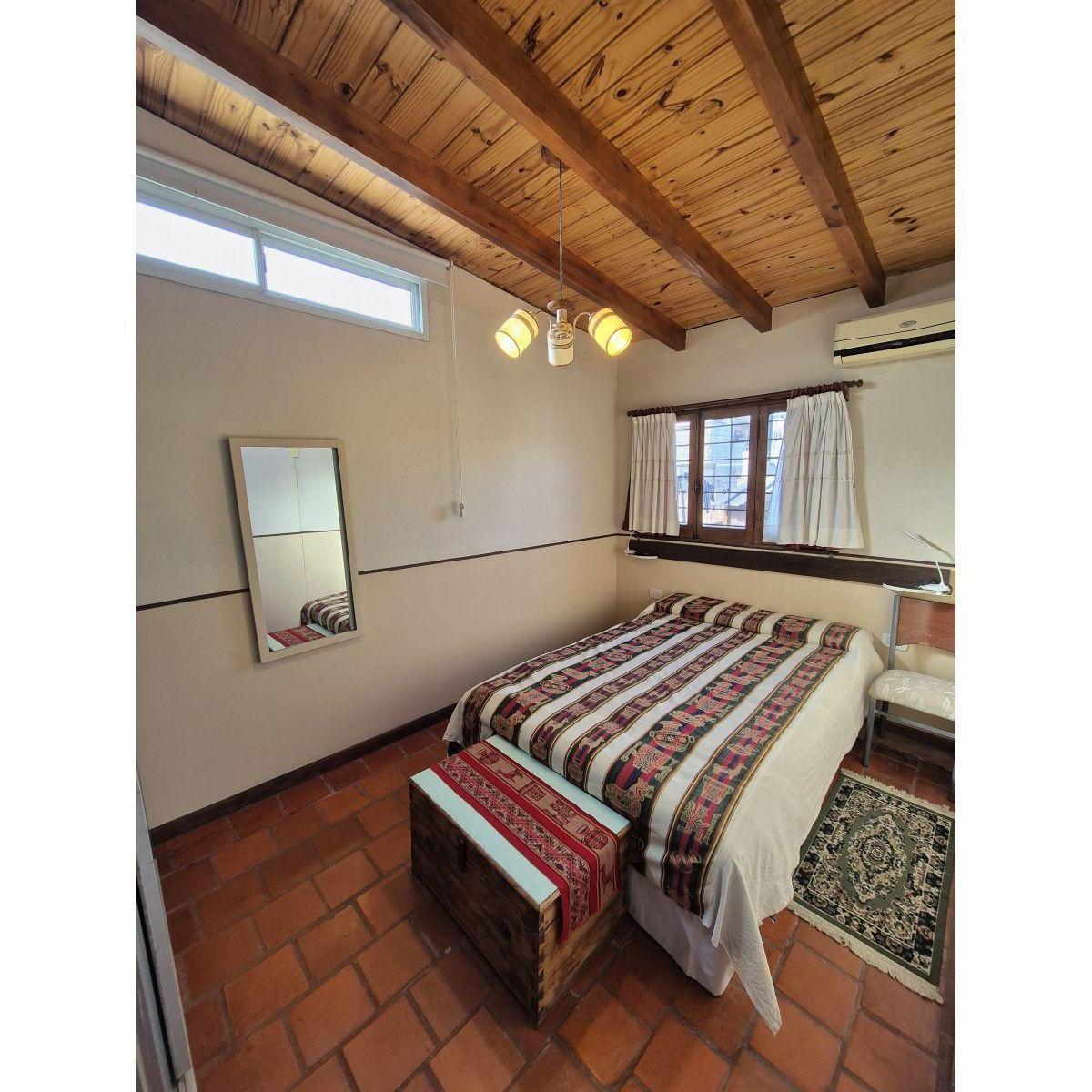 Venta Casa de Pasillo Tres Dorm. Arroyito 2