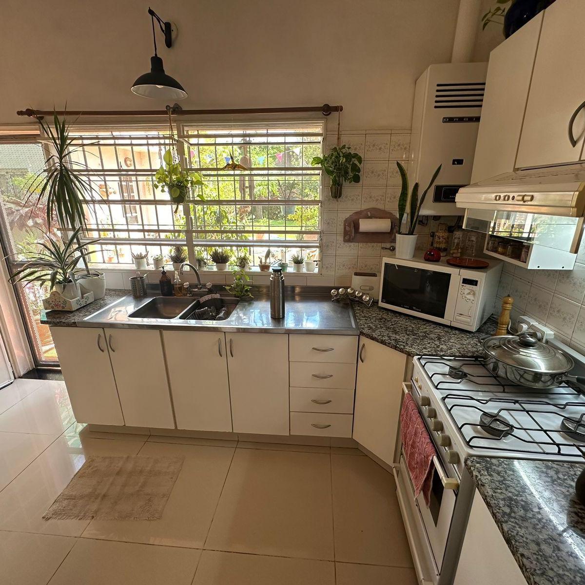 Foto de VENTA CASA 2 DORMITORIOS ALBERDI, imagen 3