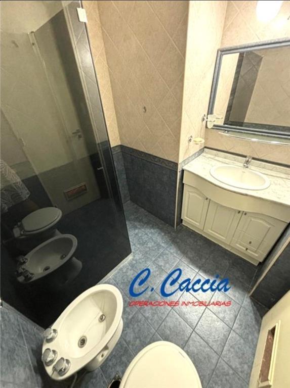 Venta Departamento 4 Ambientes con Dependencia de Servicio Flores 5