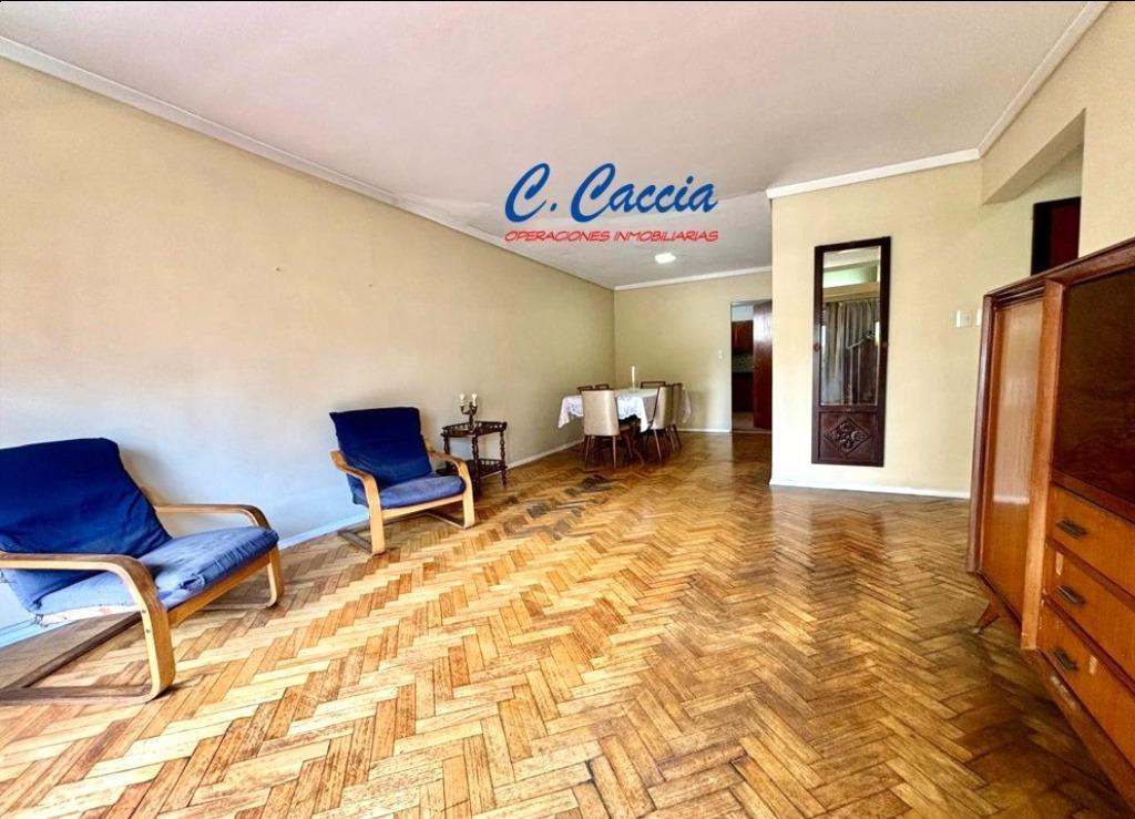 Venta Departamento 4 Ambientes con Dependencia de Servicio Flores 3