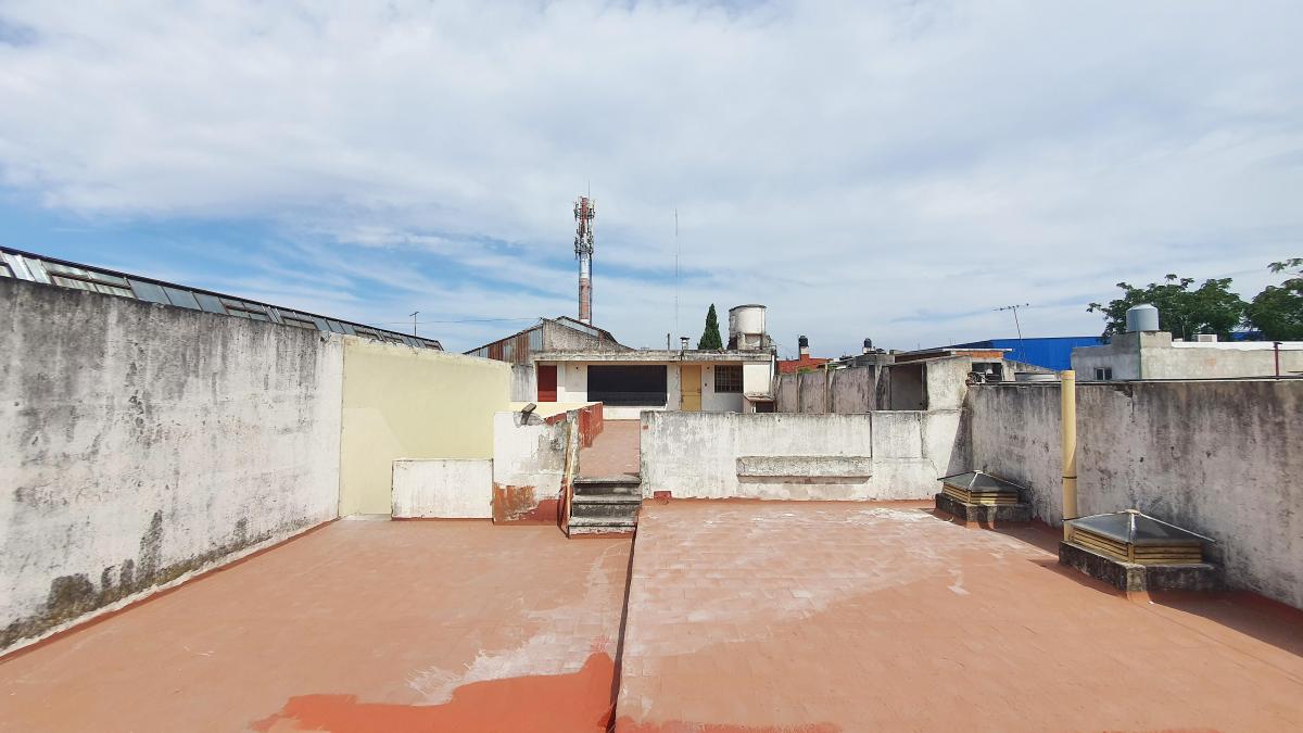 Impresionanate Galpón + Vivienda C/gge 745 m² Tot. Doble Lote! 17.37 m X 39.14 m 4