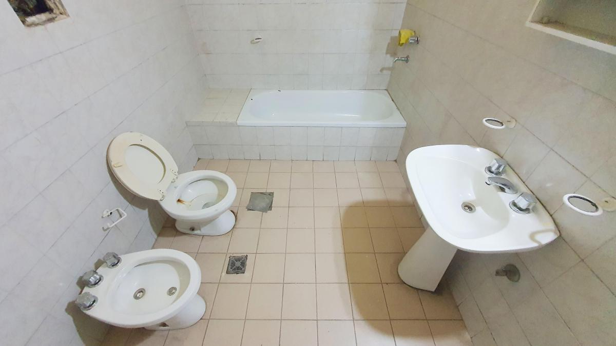 Impresionanate Galpón + Vivienda C/gge 745 m² Tot. Doble Lote! 17.37 m X 39.14 m 5