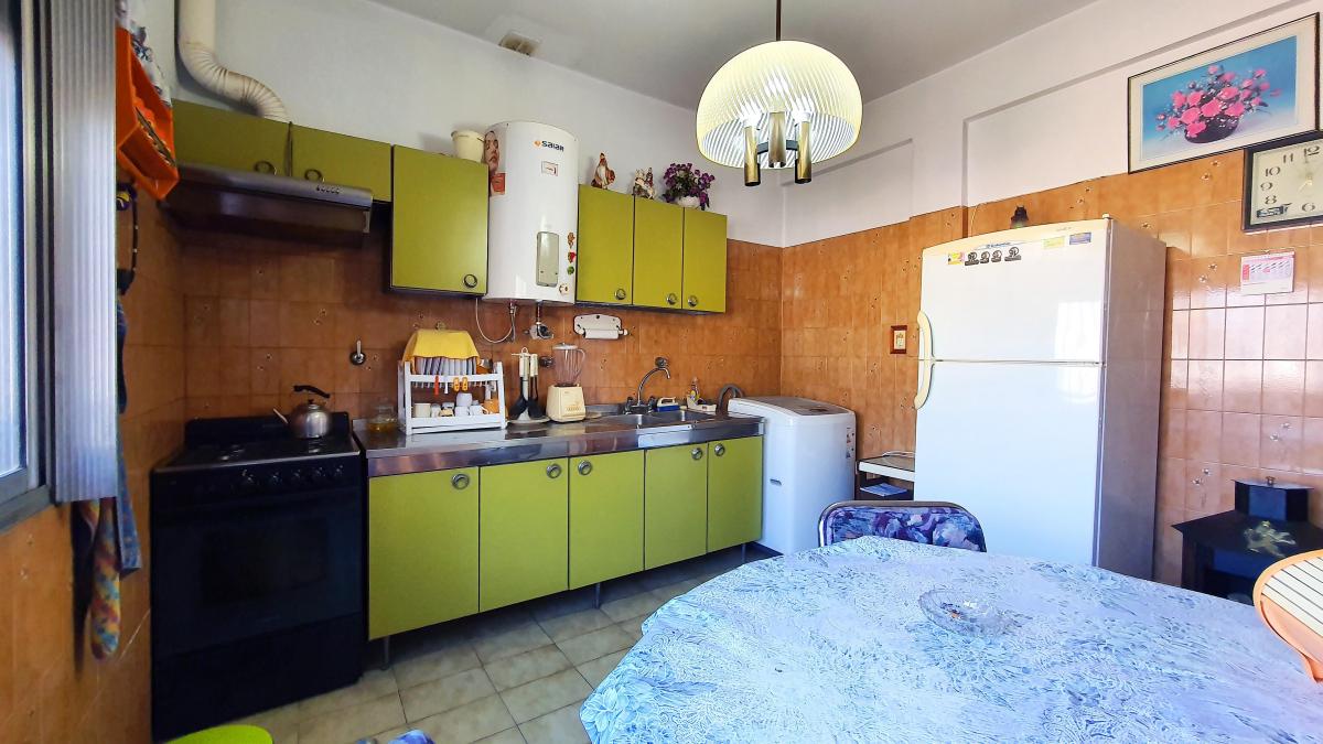 CASA IDEAL 2 FAMILIAS EN PJE. GUILLERMO HUDSON 4100