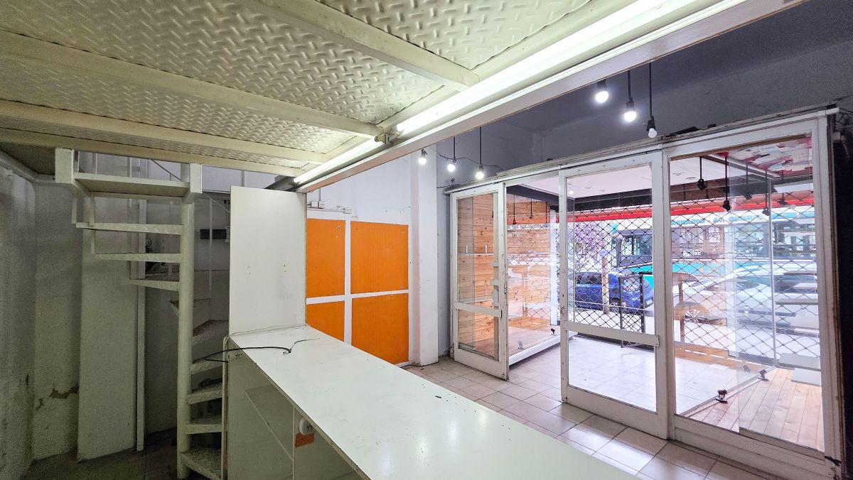 Foto de MUY BUEN LOCAL AV J B ALBERDI 4800 ZONA COMERCIAL!, imagen 2