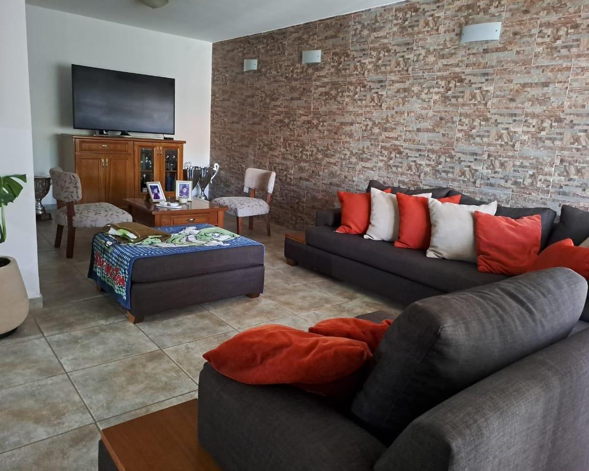 Casa de 3 Dorm. en Venta Zona Mujer Urbana 3