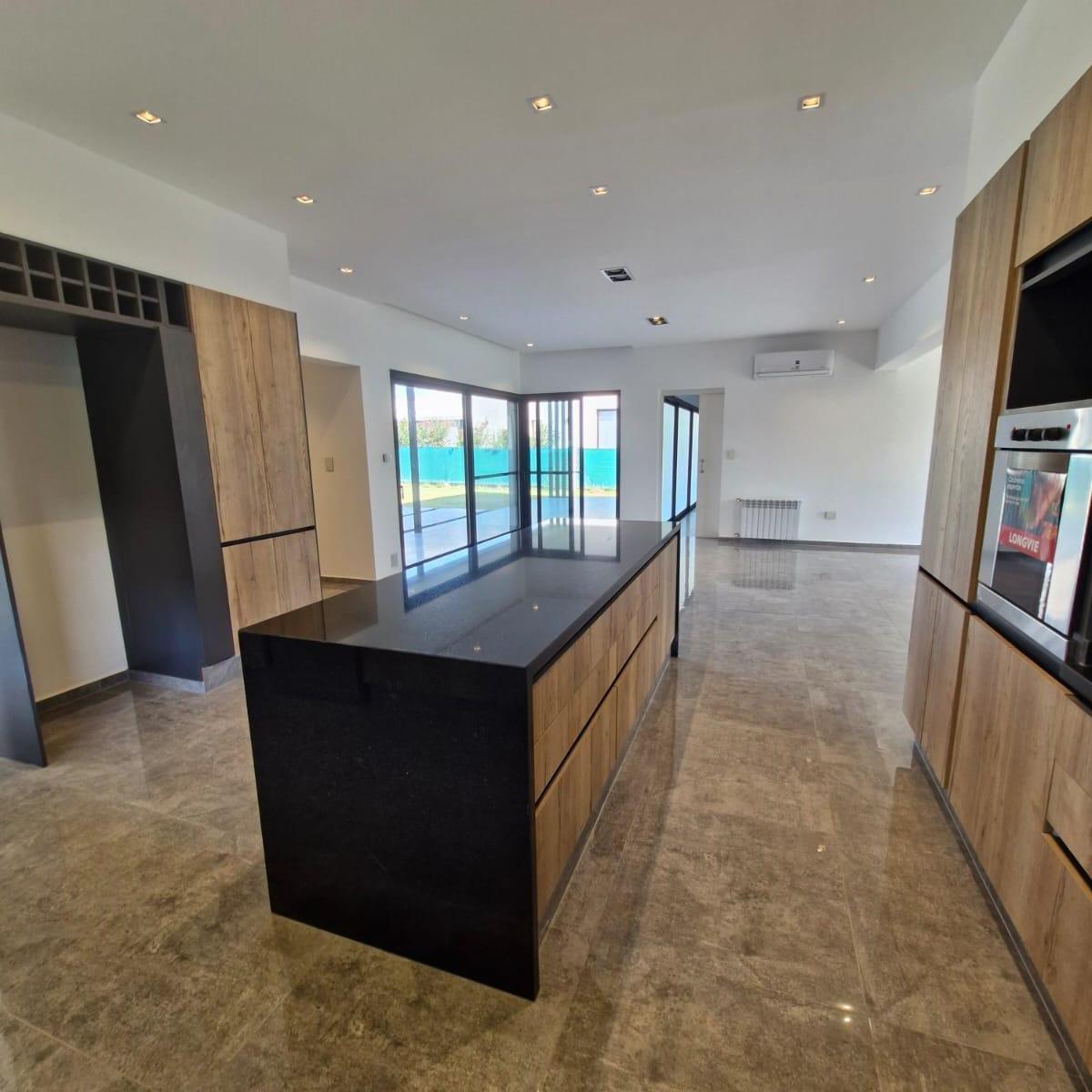 Venta de Casa 4 Dorm. en La Cascada Country Golf 5
