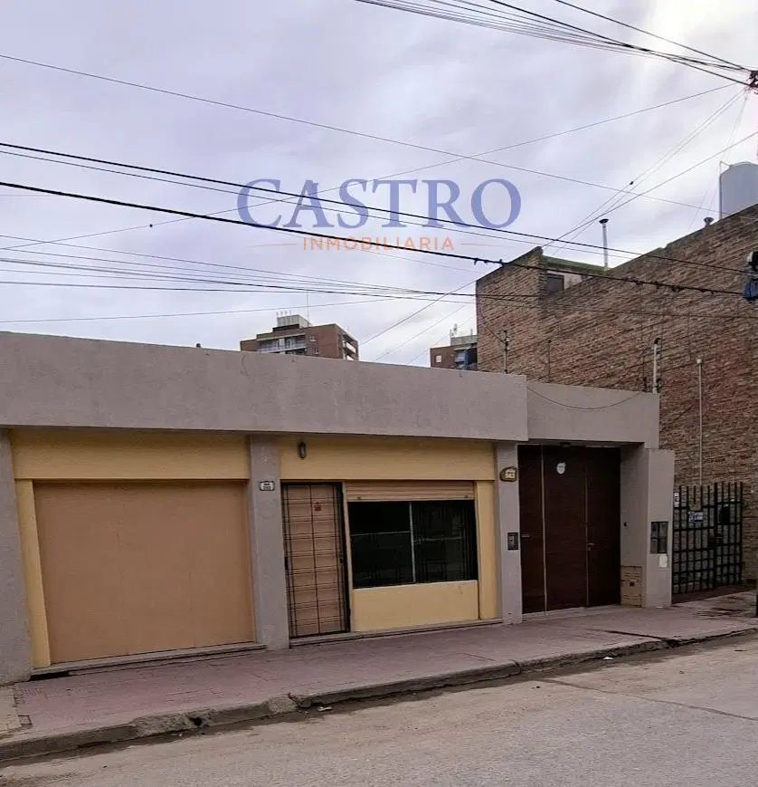 Se Vende casa en Planta Baja B° San Martin con Departamento y Local Comercial APTO CREDITO 5