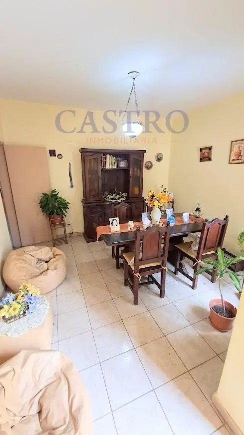 Se Vende casa en Planta Baja B° San Martin con Departamento y Local Comercial APTO CREDITO 2