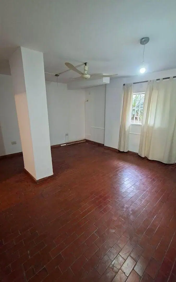 Se Alquila Departamento 2 dormitorios en Planta Baja B° Güemes 5