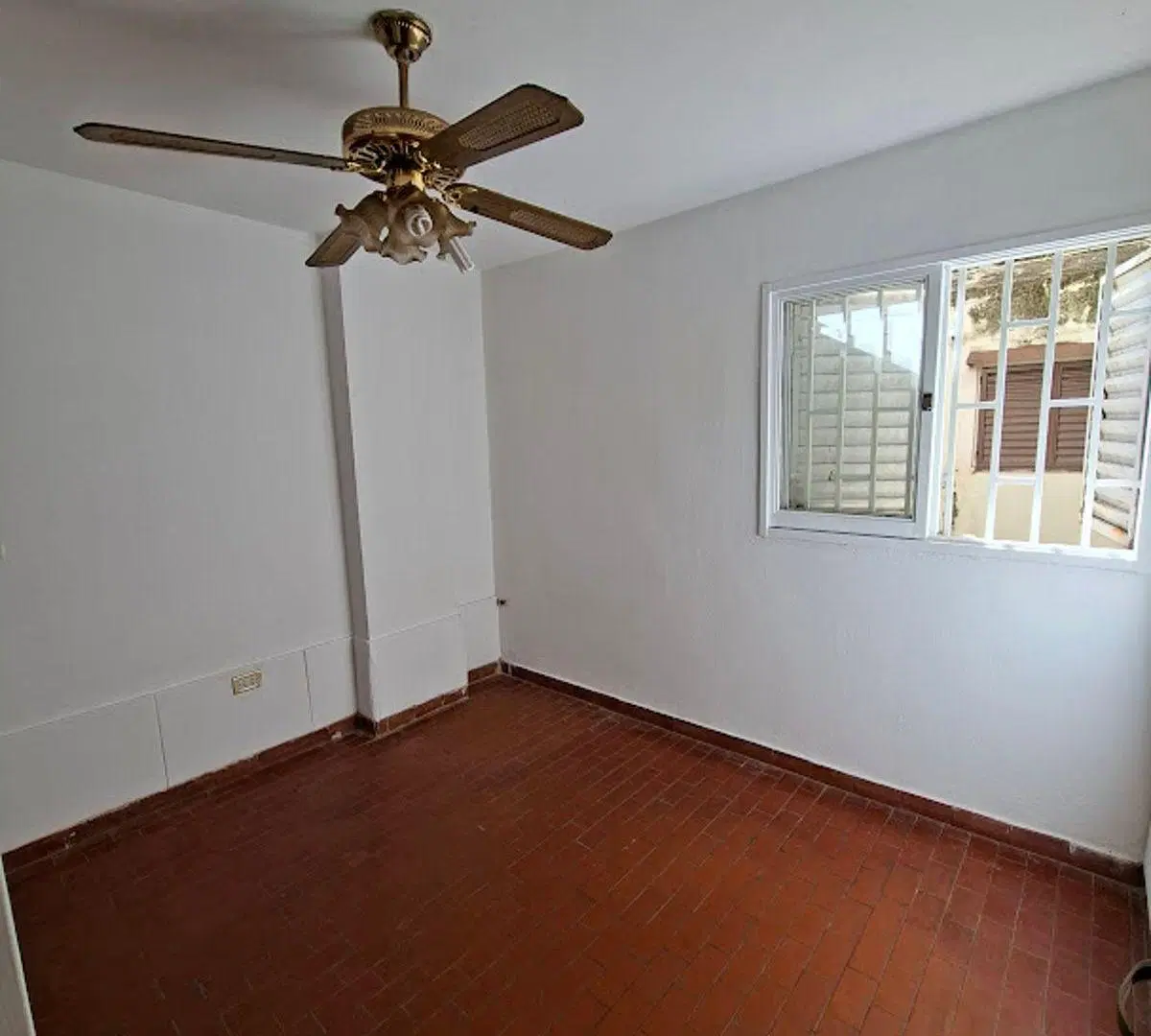 Se Alquila Departamento 2 dormitorios en Planta Baja B° Güemes 1