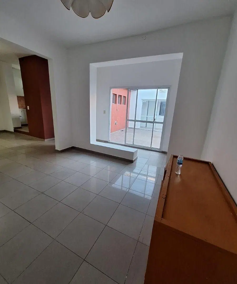 Alquiler casa tres dormitorios barrio Jardín 1