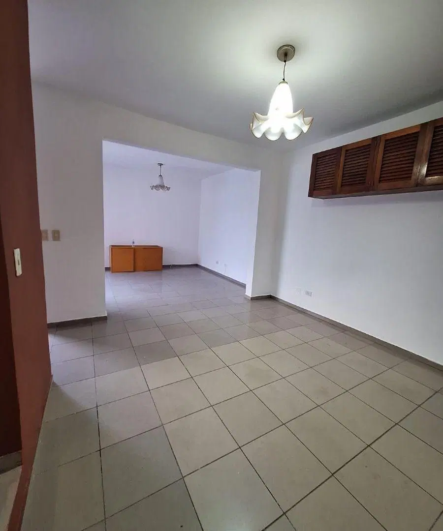 Alquiler casa tres dormitorios barrio Jardín 3