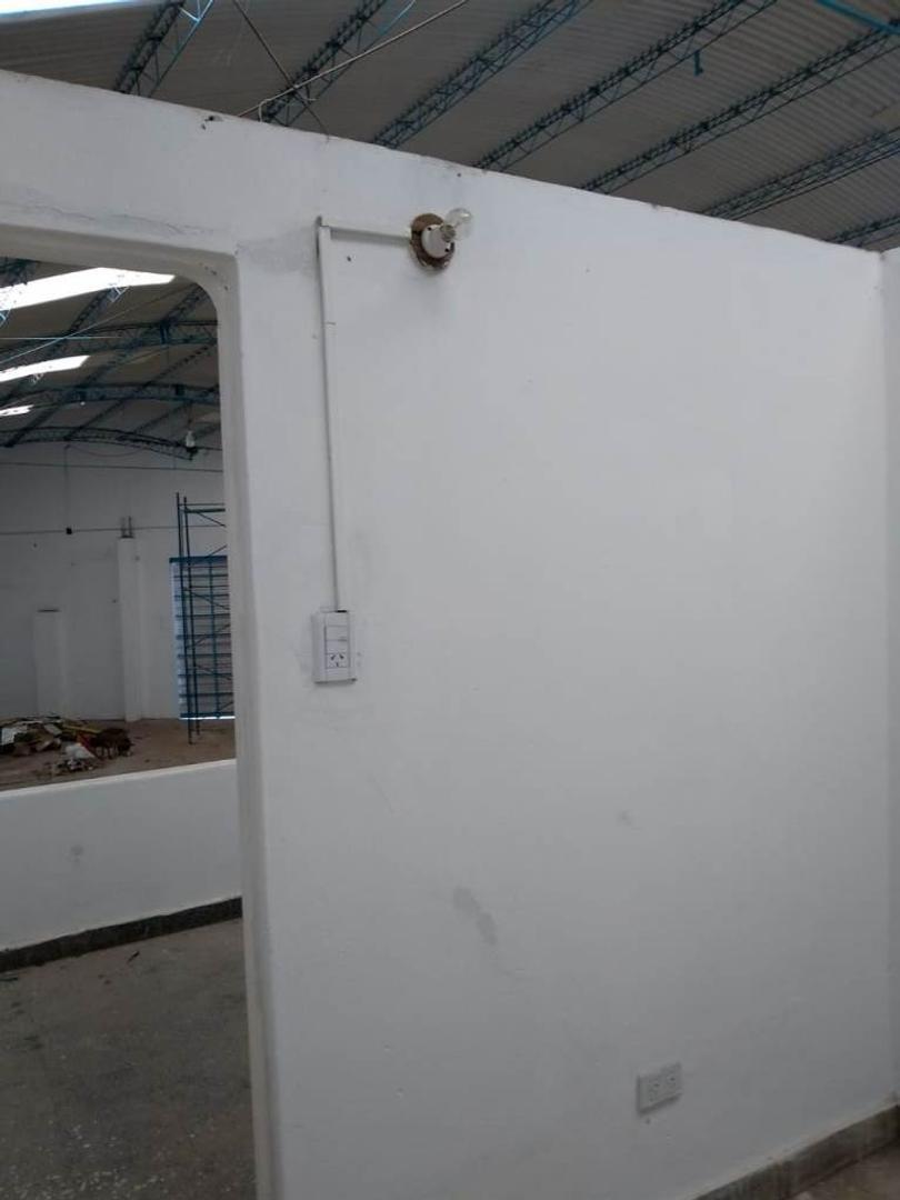 Vendo Galpón Céntrico (Alquilado Buena Renta) 2
