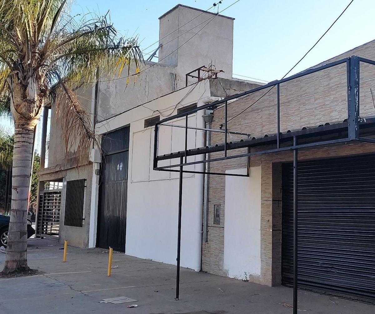 Importante Inmueble en Esquina Comercial Vgg 2