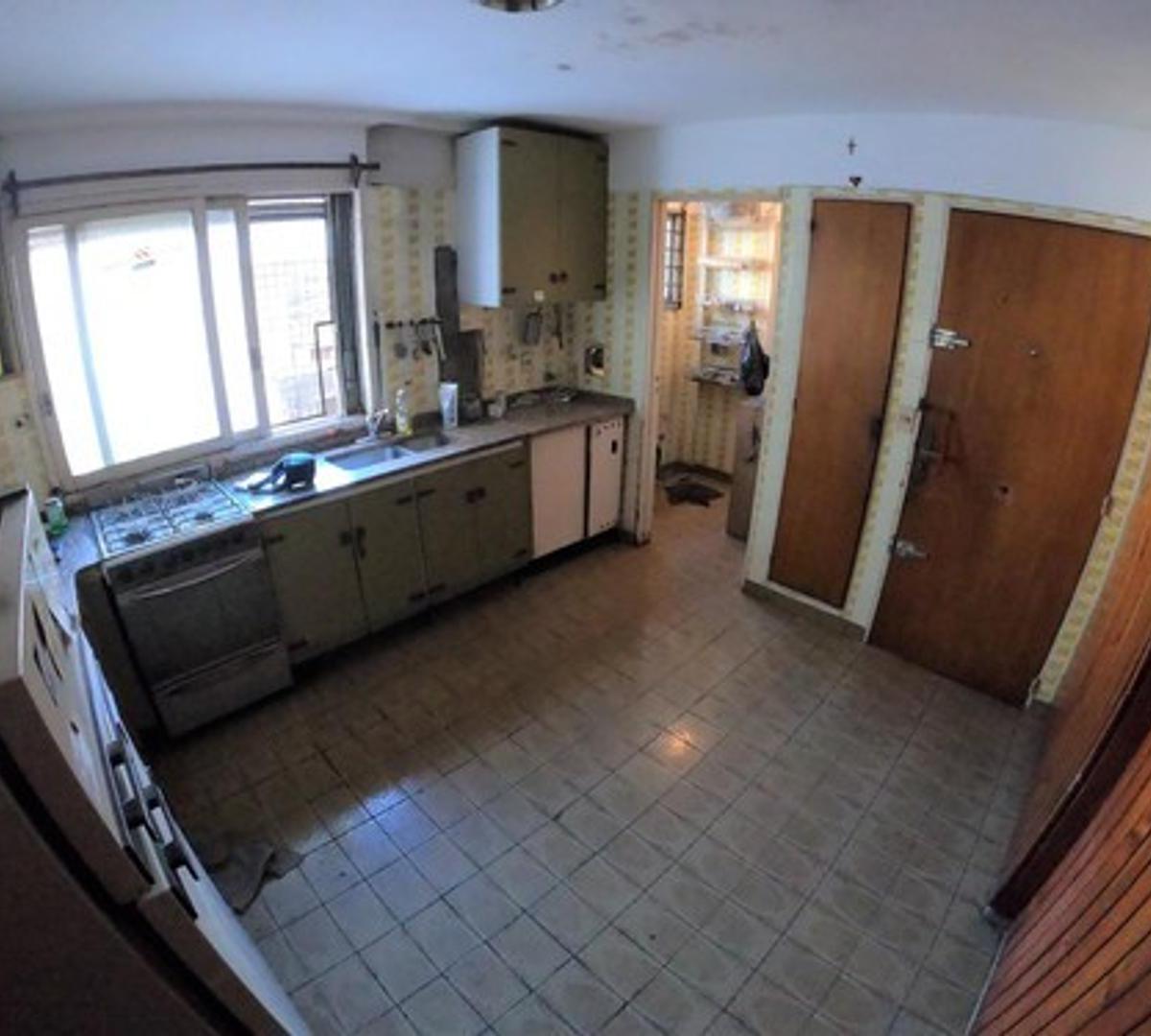 DEPARTAMENTO SEMIPISO 4 AMBIENTES CON DEPENDENCIA MAS COCHERA FIJA EN LA BOCA VENTA