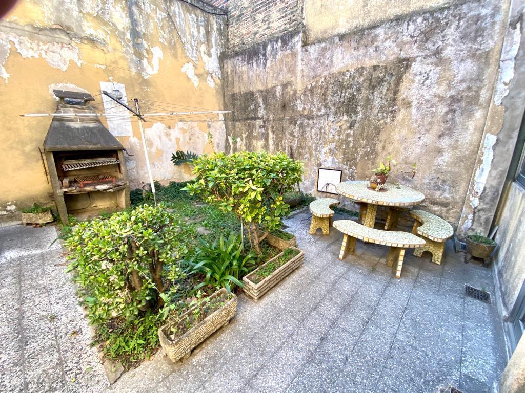 Venta en Block de Dos Phs con Cochera Terraza y Jardín Oportunidad 3