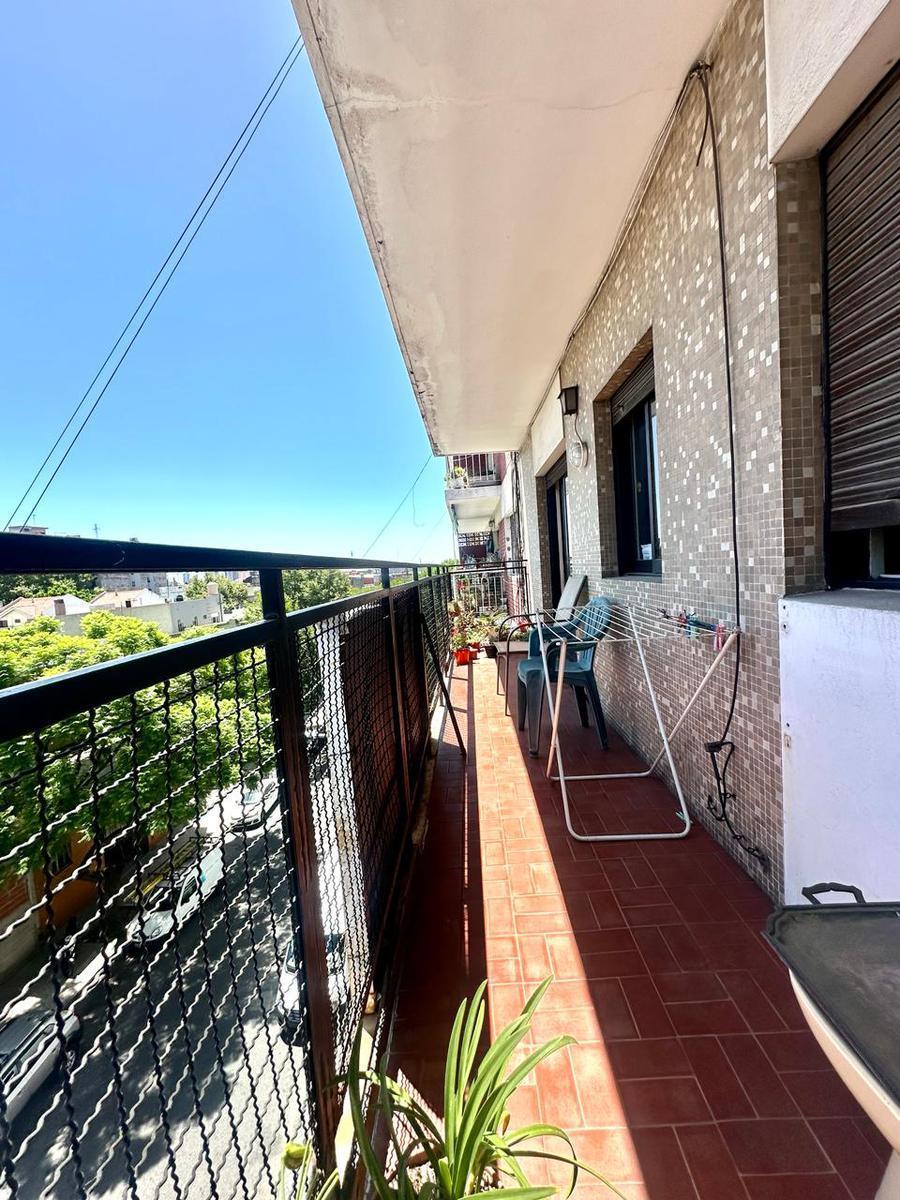 Departamento 4 Ambientes con Dependencia y Dos Cocheras en Barracas Venta 2
