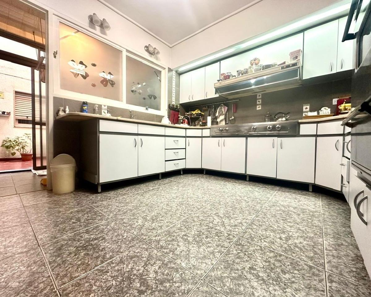 Departamento 4 Ambientes con Dependencia y Dos Patios en Barracas Venta 2