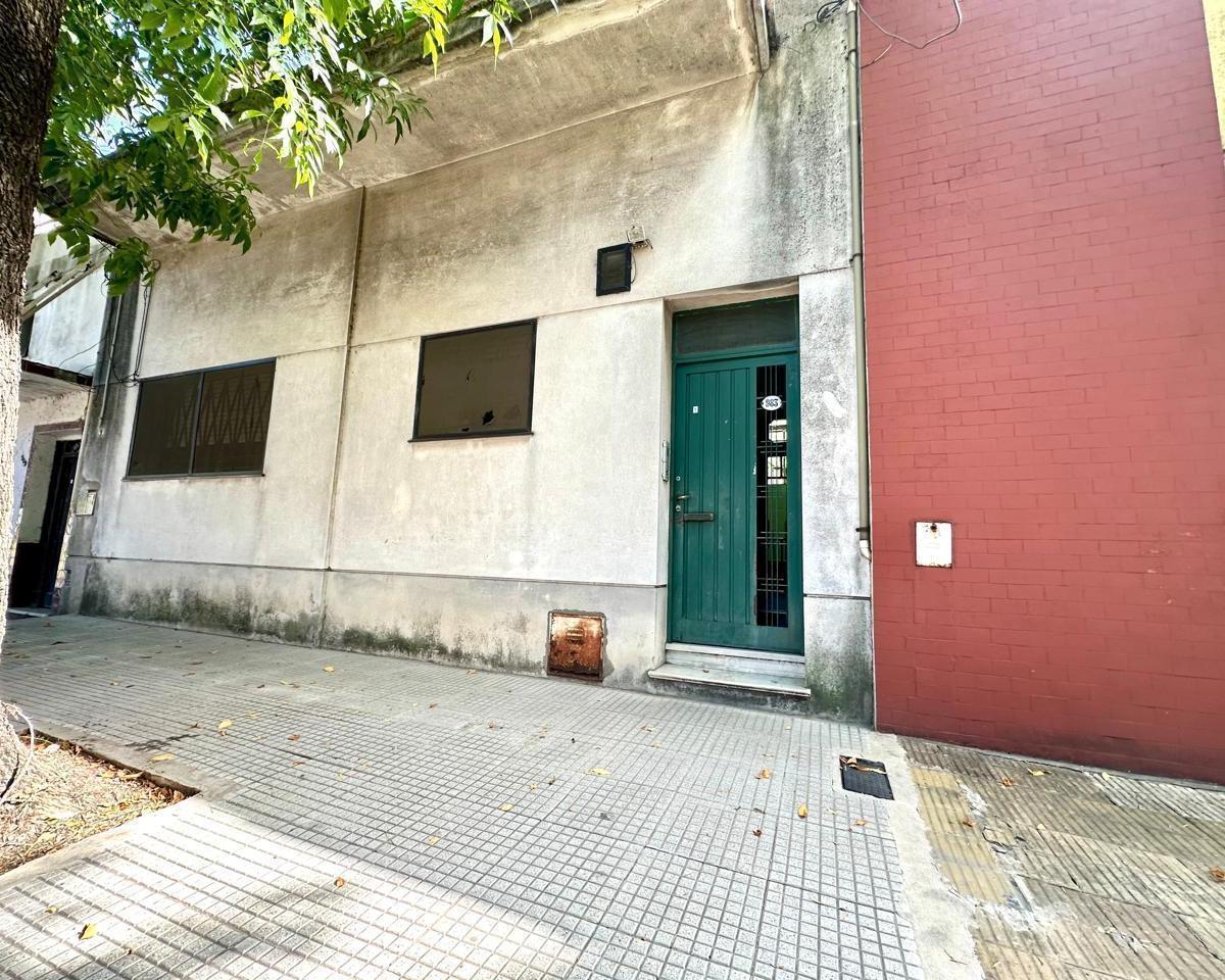 CASA CON DOS PHS EN BLOCK CON PATIO TERRAZA Y PARRILLA EN LA BOCA VENTA