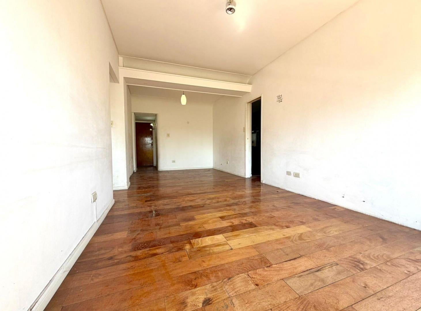 DEPARTAMENTO 3 AMBIENTES C/ DEPENDENCIA EN BARRACAS VENTA