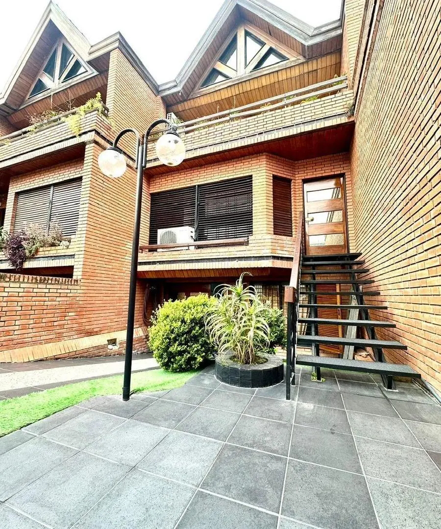 CASA / DUPLEX 4 AMBIENTES CON DEPENDENCIA, COCHERA, PISCINA Y JARDIN EN BARRACAS VENTA 2