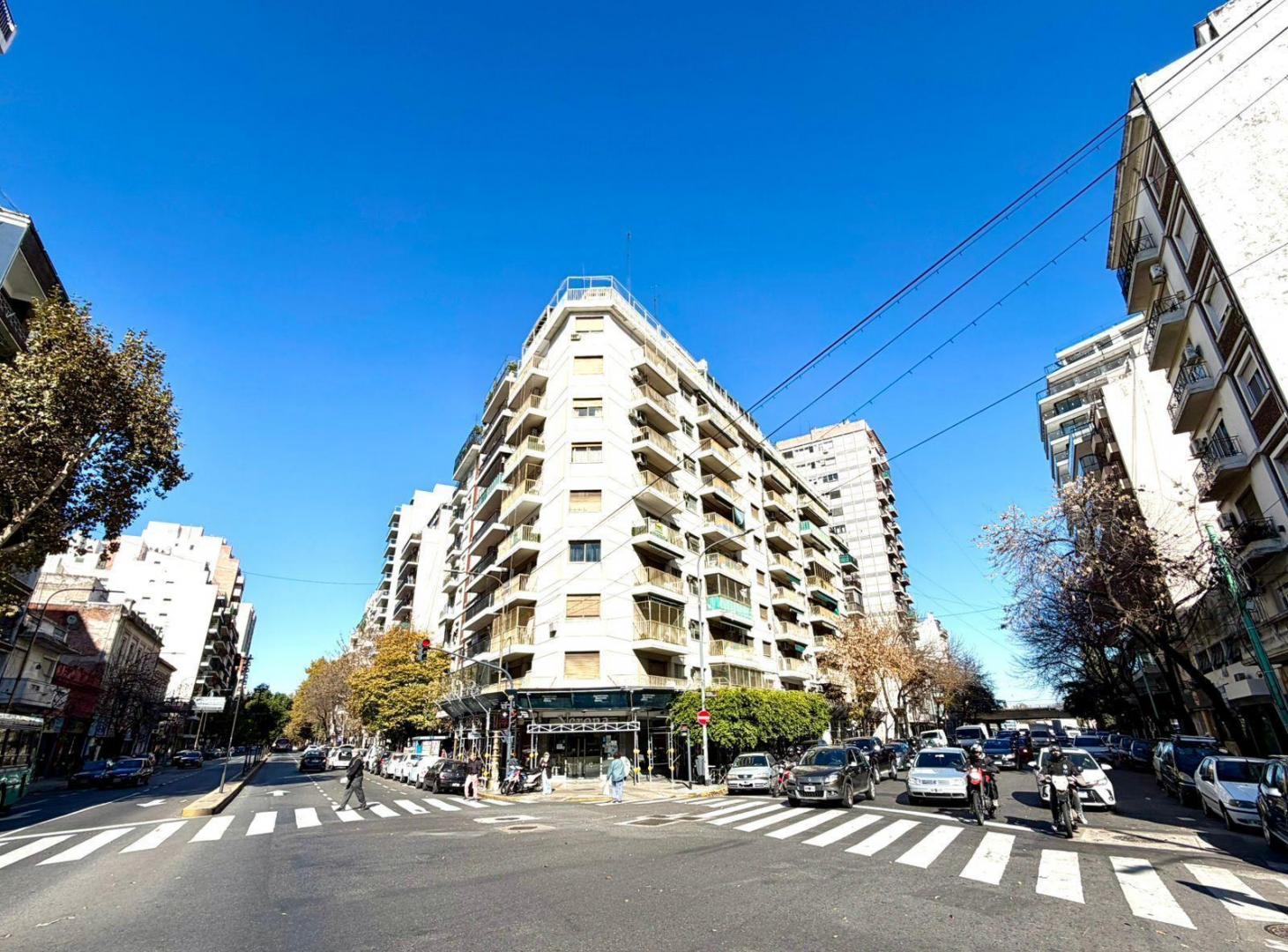 DEPARTAMENTO 3 AMBIENTES C / DEPENDENCIA EN BARRACAS VENTA