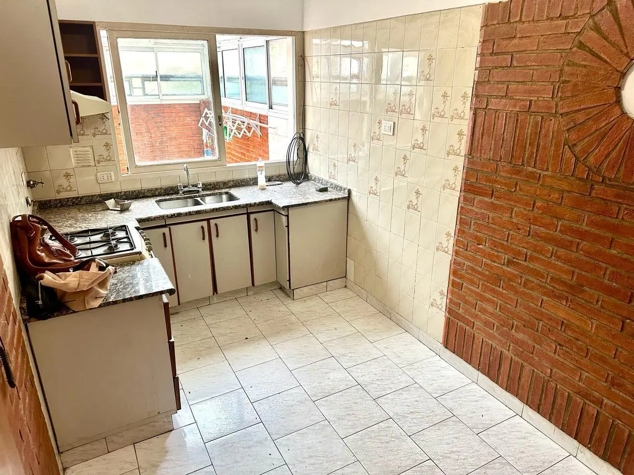 DEPARTAMENTO 3 AMBIENTES CON PATIO EN BARRACAS ALQUILER 4