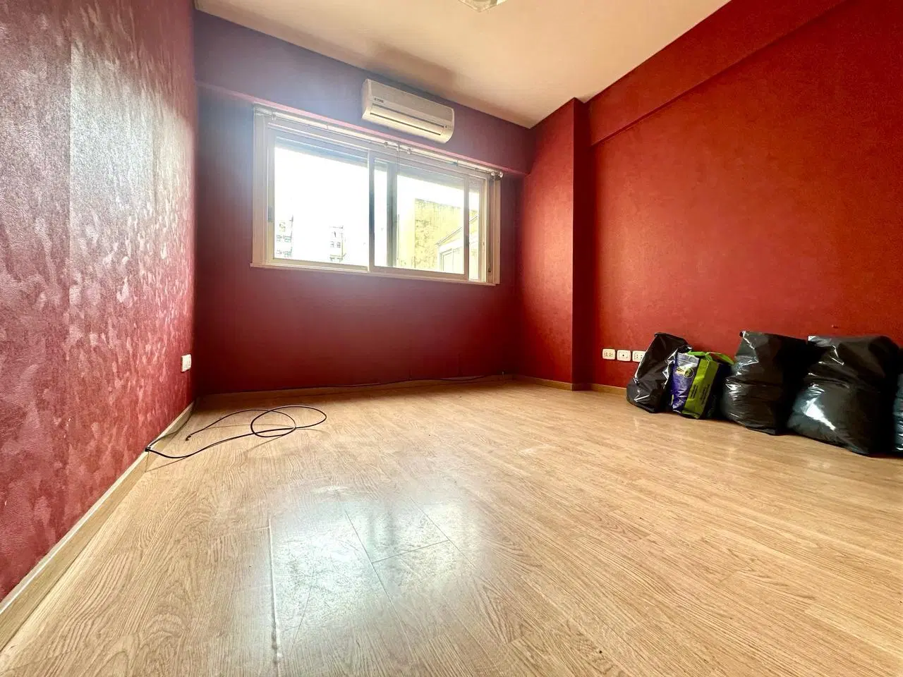 DEPARTAMENTO 3 AMBIENTES CON PATIO EN BARRACAS ALQUILER 4